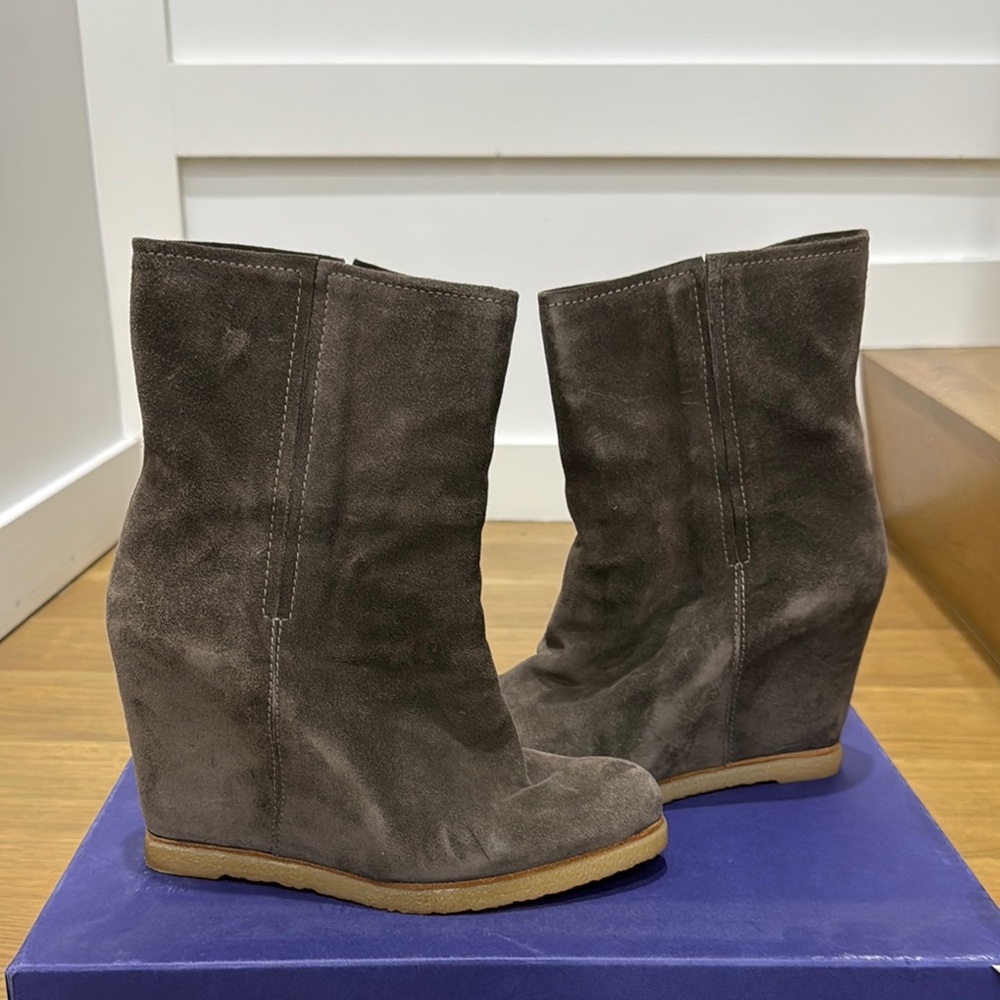 Stuart Weitzman Gray Wedge Boots with Suede Material and Rounded Toe